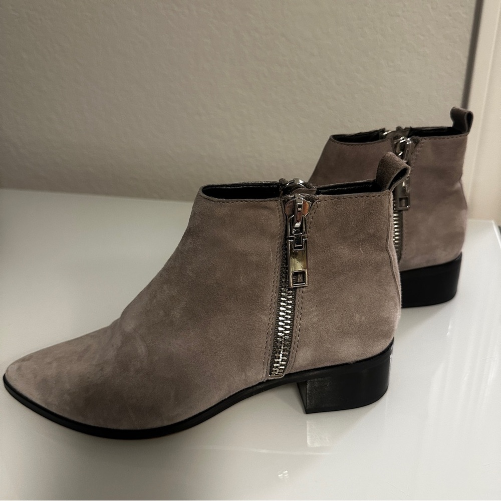 Dolce Vita Elegant Suede Ankle Boots - Gray